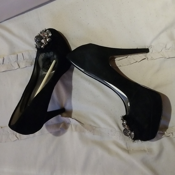 A black suede BCBG size 8.5 - Picture 2 of 4